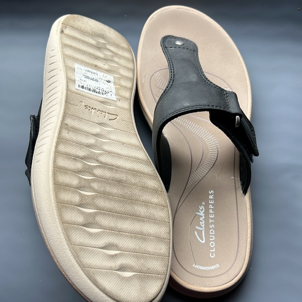 Clark’s CLOUDSTEPPERS thong style, size 7 Black - Picture 3 of 3